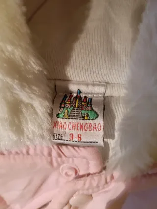 Buzo de bebé rosa con nube bordada