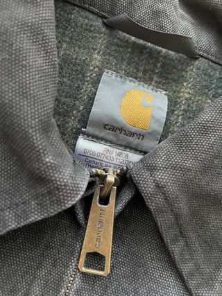 Chaqueta Carhartt Detroit Negra