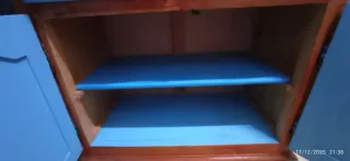 Mueble de cocina azul y marrón