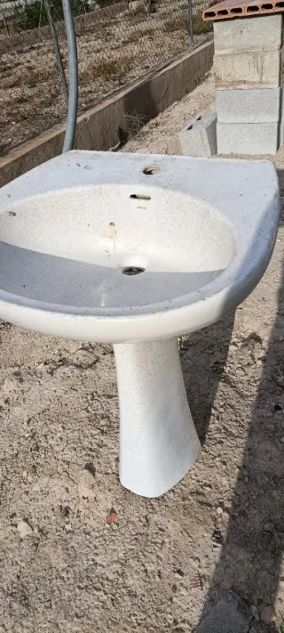 Inodoro con cisterna de porcelana lavabos