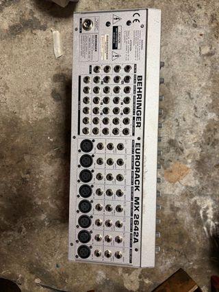 Mesa de Mezclas Behringer Eurorack MX 2642A