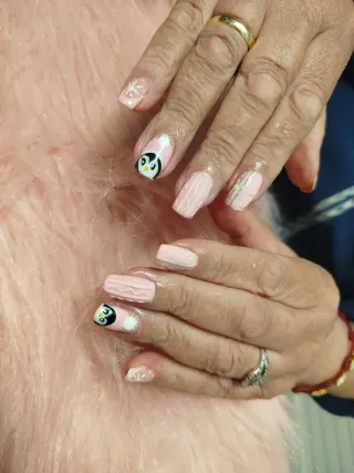 Servicio de manicura y pedicura