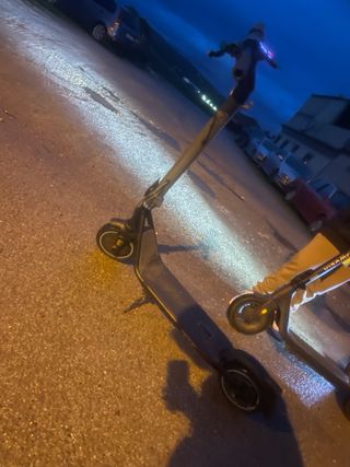 Patinete eléctrico con luces