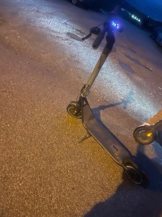 Patinete eléctrico con luces