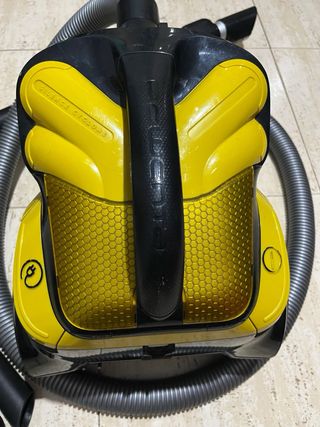 ASPIRADORA MARCA ROWENTA ES MUI FUERTE ASPIRA BIEN