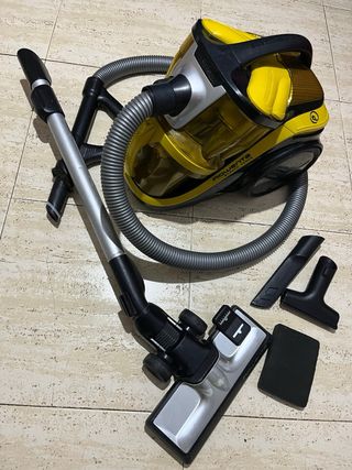 ASPIRADORA MARCA ROWENTA ES MUI FUERTE ASPIRA BIEN