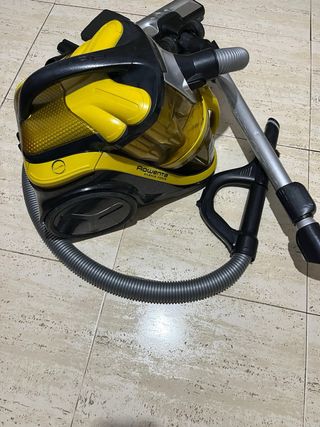 ASPIRADORA MARCA ROWENTA ES MUI FUERTE ASPIRA BIEN