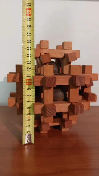Puzzle de madera con esferas