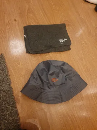 Gorro y bufanda gris