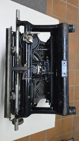 Máquina de escribir antigua Continental