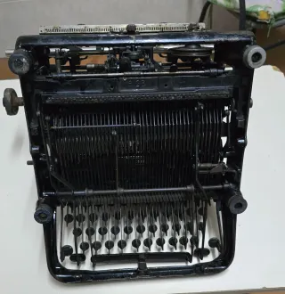 Máquina de escribir antigua Continental