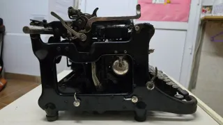 Máquina de escribir antigua Continental