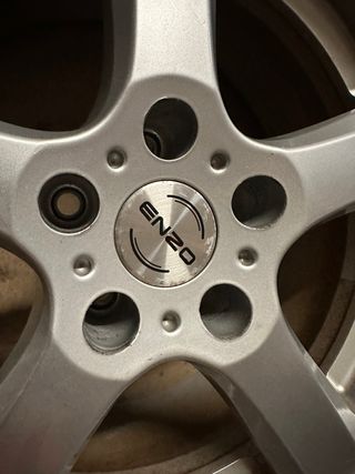 Llantas ENZO aluminio con neumáticos mixtos