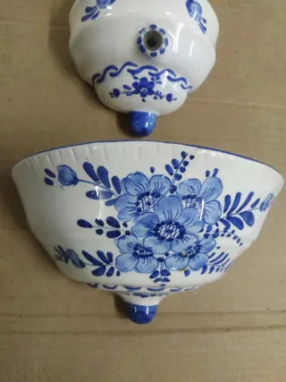 Aguamanil de cerámica azul y blanco