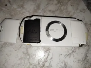 PSP 1004 Bianca + Memory Stick 8GB