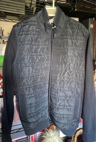 Chaqueta acolchada con mangas de punto azul marino