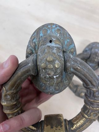 Pareja llamadores de bronce antiguos