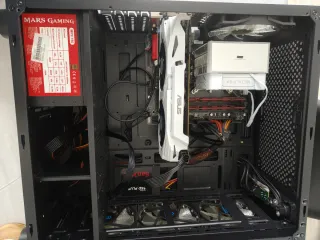 PC Gamer i7 8700 con wifi, Bluetooth y luces LED .