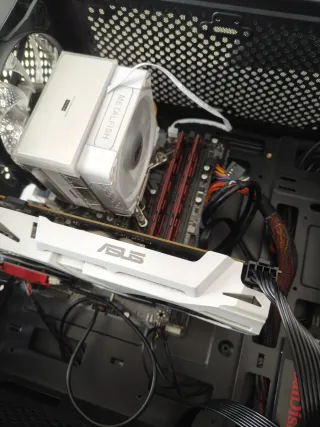 PC Gamer i7 8700 con wifi, Bluetooth y luces LED .