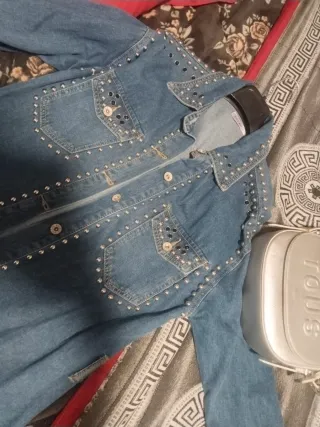 Chaqueta vaquera con tachuelas