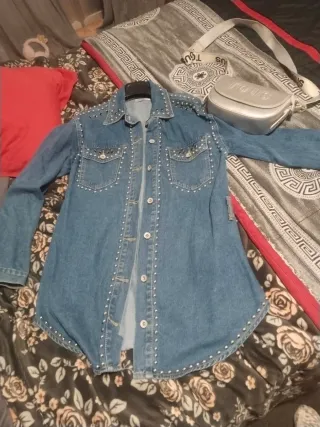Chaqueta vaquera con tachuelas
