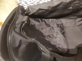 Bolso Deporte PONY Negro y Rojo