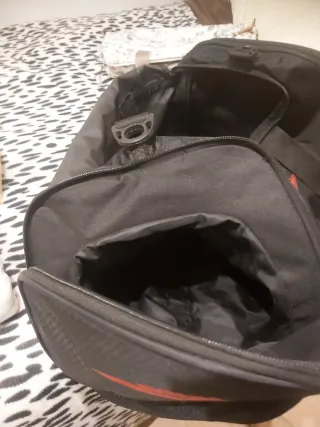 Bolso Deporte PONY Negro y Rojo