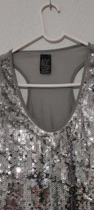 Camiseta Zara lentejuelas plateadas