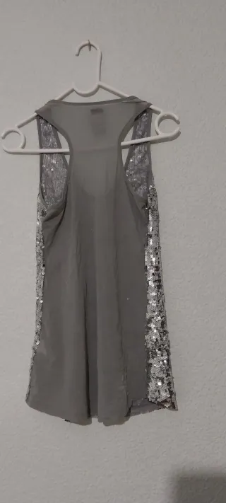 Camiseta Zara lentejuelas plateadas