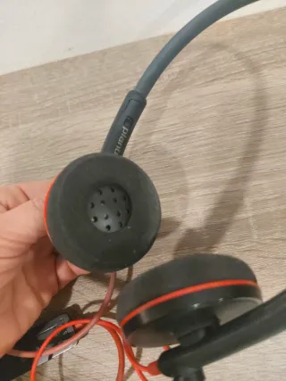 Cascos Plantronics Negro y Rojo