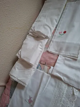 Juego sábanas cuna bordadas