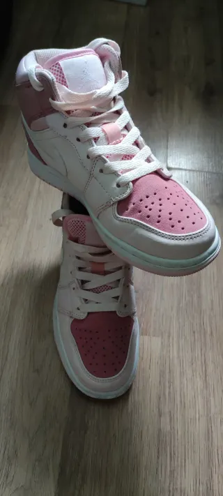 Zapatillas Jordan Altas Rosas y Blancas