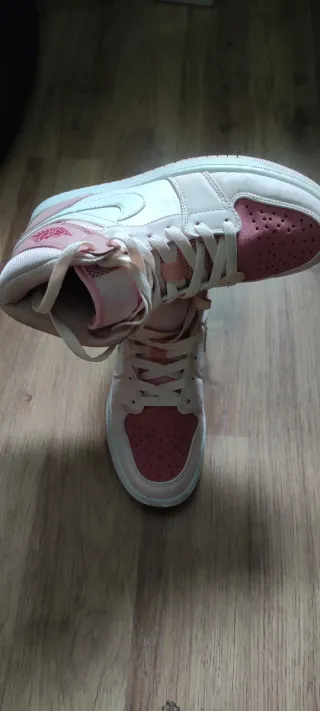 Zapatillas Jordan Altas Rosas y Blancas