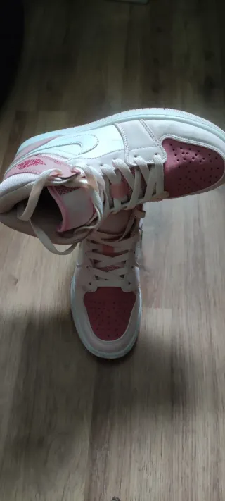 Zapatillas Jordan Altas Rosas y Blancas