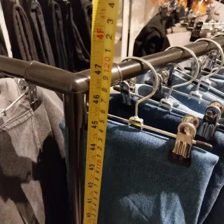 Colgador Ropa Metálico con Ruedas