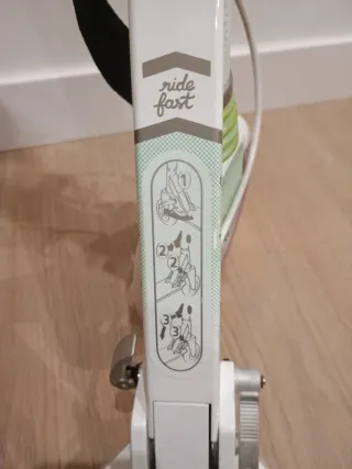 Patinete Decathlon blanco y morado