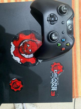 Xbox One X Negra + Videojuegos