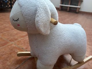 Balancín de peluche de oveja para bebé