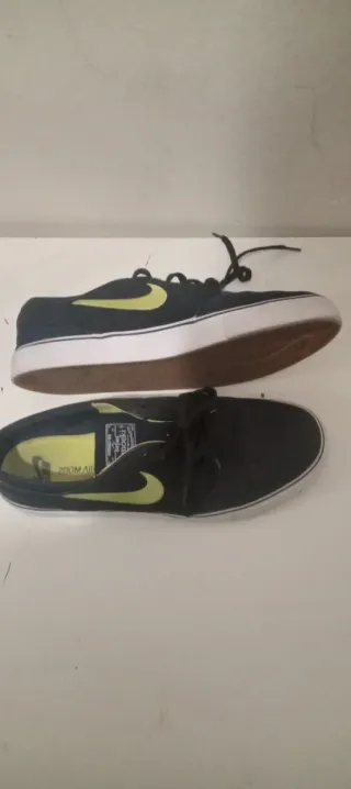 Zapatillas Nike Negras y Amarillas