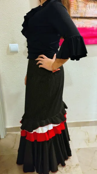 Falda Rociera / Flamenca y Top Negro