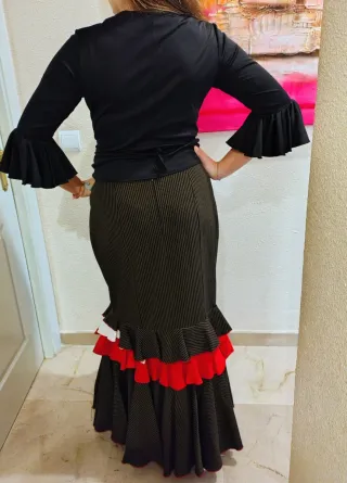 Falda Rociera / Flamenca y Top Negro