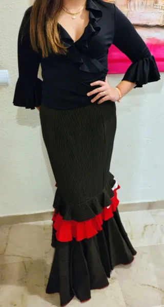 Falda Rociera / Flamenca y Top Negro