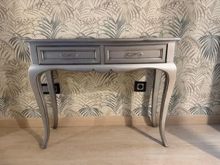 Mueble recibidor gris clásico 2 cajones