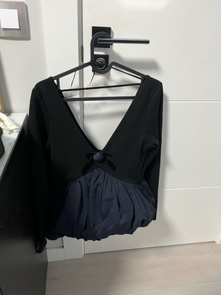 Camiseta Vestir Negra y Azul