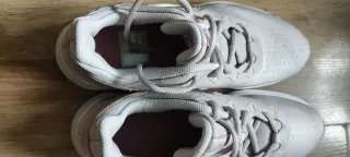 Zapatillas Nike rosas y beige