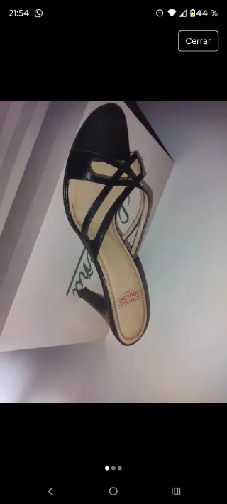 Zapatos de tacón Charles Jourdan negros