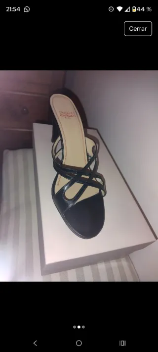 Zapatos de tacón Charles Jourdan negros