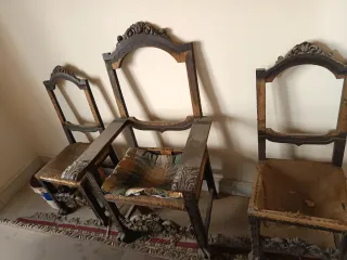 Mueble antiguo de madera tallada