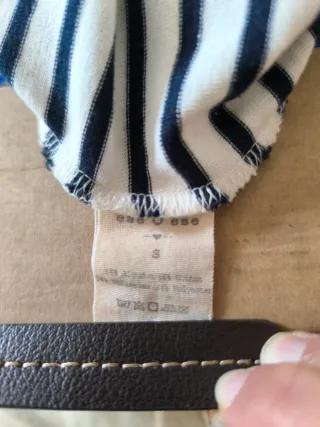 Falda de rayas blancas y negras