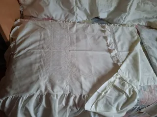 Colcha cuna piqué beige + chichonera + edredón